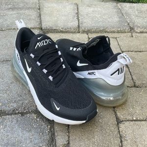 Nike AirMax 270’s Women’s Size 10- black and white